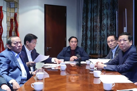 Từ Nam Phi, Thủ tướng chủ trì cuộc họp trực tuyến về ứng phó, khắc phục hậu quả mưa lũ