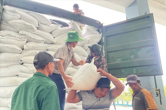 Đắk Lắk cấp 2.000 tấn gạo cho người dân bị ảnh hưởng lũ lụt