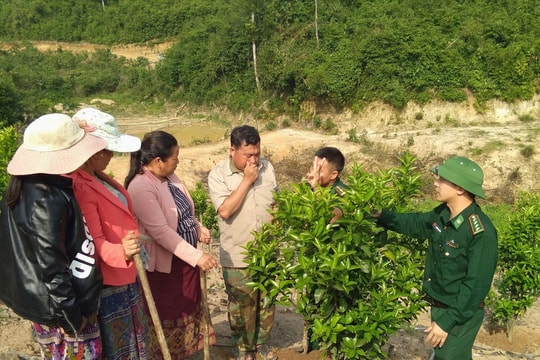 Giữ vững biên cương qua mô hình kết nghĩa bản - bản