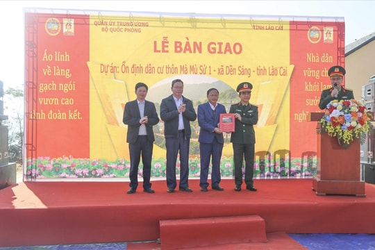 Hoàn thành và bàn giao Dự án ổn định dân cư vùng lũ xã Dền Sáng