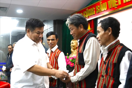 Thứ trưởng Y Thông gặp mặt đoàn đại biểu Người có uy tín trong đồng bào DTTS tỉnh Quảng Trị