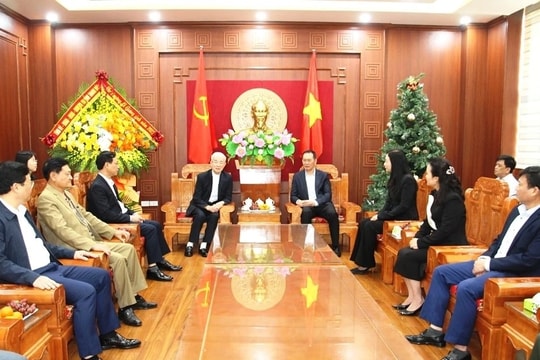 Lãnh đạo tỉnh Thanh Hóa chúc mừng Giáng sinh Ủy ban Đoàn kết Công giáo