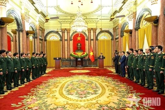 Chủ tịch nước trao Quyết định thăng quân hàm Thượng tướng đối với hai sỹ quan quân đội