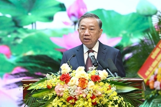 QUÂN ĐỘI NHÂN DÂN VỮNG BƯỚC DƯỚI CỜ ĐẢNG QUANG VINH