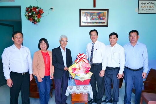 Lãnh đạo tỉnh Khánh Hòa thăm, chúc mừng các cơ sở tôn giáo nhân dịp Giáng sinh