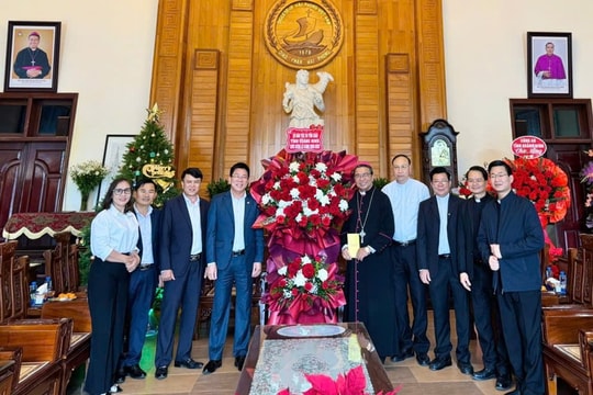 Lãnh đạo Sở Dân tộc và Tôn giáo tỉnh Quảng Ninh thăm, chúc mừng Giáng sinh 2025
