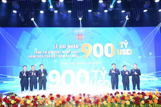 Thương mại Việt Nam lập cột mốc mới, xuất nhập khẩu năm 2025 vượt 900 tỷ USD