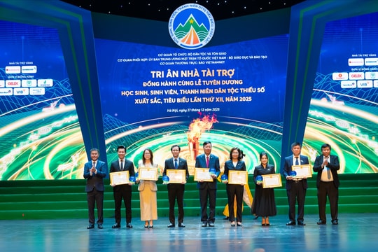Agribank được vinh danh nhiều năm đồng hành Lễ Tuyên dương học sinh, sinh viên, thanh niên DTTS xuất sắc, tiêu biểu