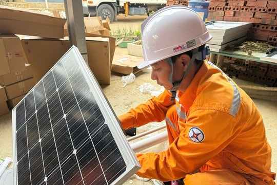 EVNNPC tiếp tục chung tay khắc phục hậu quả thiên tai, đồng hành cùng khách hàng sử dụng điện an toàn, ổn định