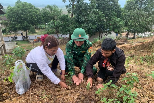 Tổ Biên phòng Rào Tre với sự đổi thay của đồng bào Chứt