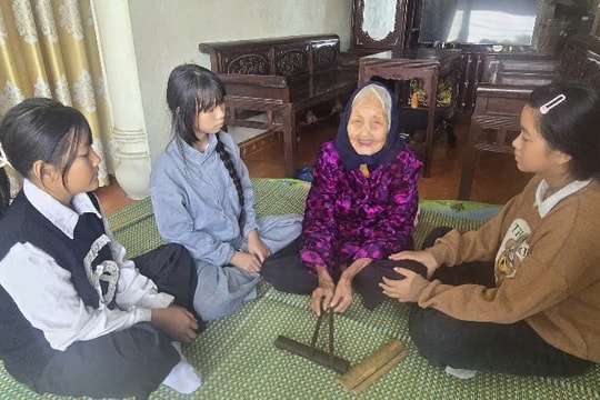 Giữ hồn cho những làn điệu hát nhà tơ trong đời sống bằng dữ liệu số