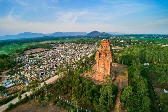 Tháp Cánh Tiên - Vẻ đẹp ngàn năm giữa miền đất võ