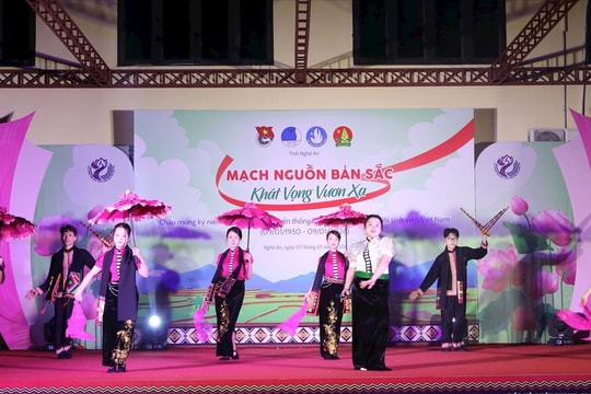 Giao lưu nghệ thuật “Mạch nguồn bản sắc - Khát vọng vươn xa”