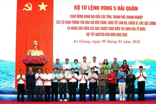 Khởi hành thăm, chúc Tết Bính Ngọ trên các đảo Tây Nam
