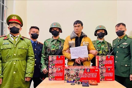 Lai Châu: Bắt giữ đối tượng vận chuyển trái phép pháo hoa qua biên giới