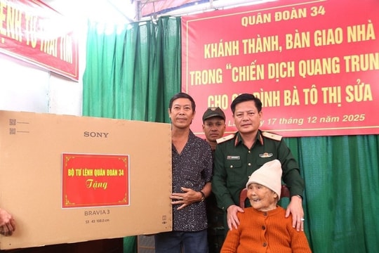 Hỗ trợ thiết bị, đồ dùng thiết yếu cho hộ gia đình khó khăn có nhà bị sập, đổ, lũ cuốn