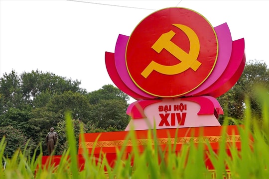 Hà Nội rực rỡ cờ hoa chào mừng Đại hội đại biểu toàn quốc lần thứ XIV của Đảng