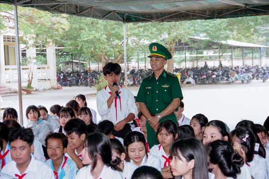 Giúp học sinh nhận biết các loại ma túy “núp bóng” xung quanh trường học