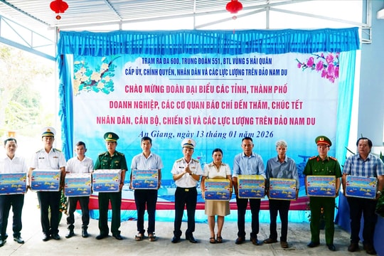 Nghĩa tình đất liền nơi đảo Nam Du