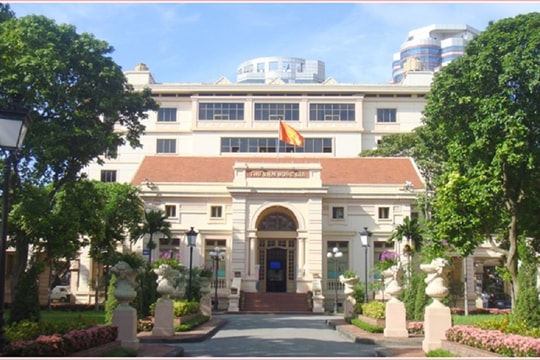 Trưng bày 800 tư liệu chào mừng thành công Đại hội đại biểu toàn quốc lần thứ XIV của Đảng
