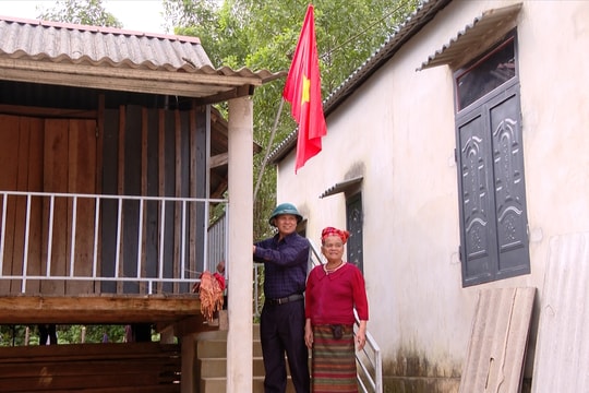 Lan tỏa niềm tin trong từng nếp nhà của đồng bào Pa Cô, Bru Vân Kiều
