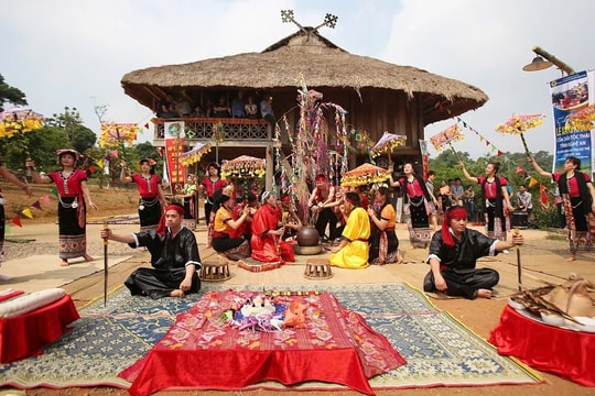 Xăng Khan đậm bản sắc văn hóa đồng bào Thái