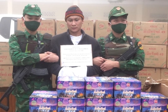 Thanh Hóa: Bắt giữ hơn 1 tấn pháo hoa nổ vận chuyển trái phép từ Lào về Việt Nam