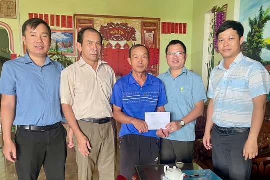 Đảng ủy xã Ea Rốk thăm, chúc mừng các đơn vị, cơ sở tôn giáo, Người có uy tín nhân dịp Đại hội XIV của Đảng