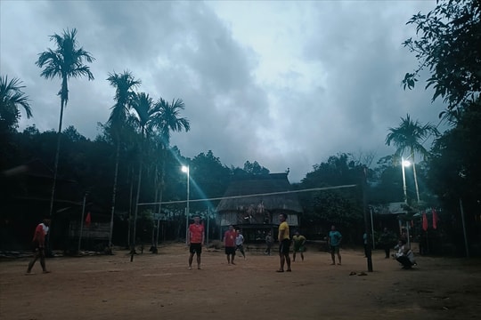 Thôn khó khăn ở xã biên giới Đà Nẵng có điện sinh hoạt