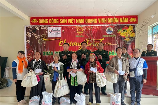 Mang Xuân ấm đến bản nghèo vùng biên giới