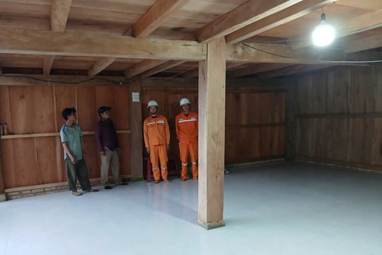 Quảng Ngãi: Điện lưới quốc gia đã về với đồng bào DTTS ở thôn Tu Thôn