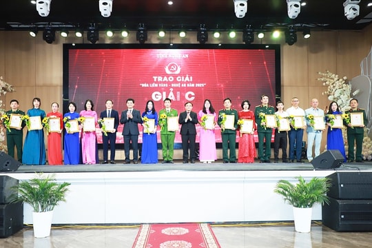 Phóng viên Báo VietNamNet đạt giải C Giải báo chí Búa liềm Vàng tỉnh Nghệ An năm 2025
