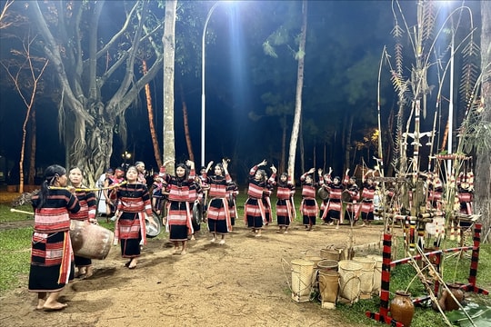 Giữ cho tiếng cồng chiêng Tây Nguyên mãi ngân vang