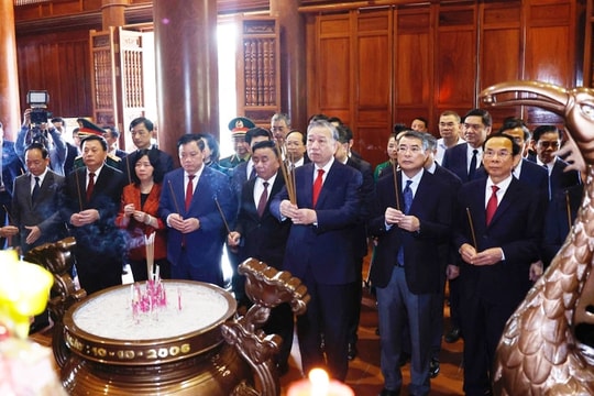 Tổng Bí thư Tô Lâm dâng hương tưởng niệm Chủ tịch Hồ Chí Minh tại Nghệ An