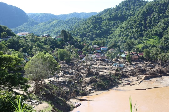 Nghĩa tình dòng Lam