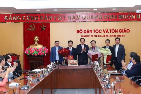 Bộ Dân tộc và Tôn giáo công bố các quyết định về công tác cán bộ
