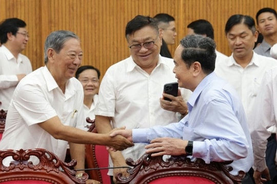 Chủ tịch Quốc hội gặp mặt lãnh đạo, nguyên lãnh đạo TP. Cần Thơ