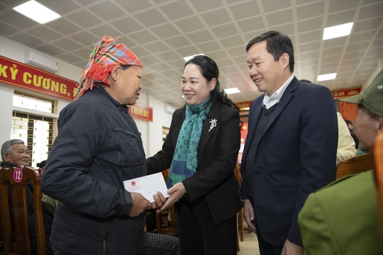 Thứ trưởng Nông Thị Hà thăm, tặng quà Tết đồng bào DTTS tại tỉnh Lào Cai