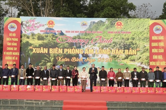 Thứ trưởng Nông Thị Hà dự Chương trình “Xuân Biên phòng ấm lòng dân bản” tại Cao Bằng