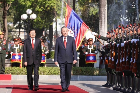 Lễ đón trọng thể Tổng Bí thư Tô Lâm tại thủ đô Vientiane của CHDCND Lào