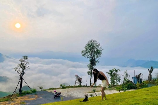 Về Mường Cúc đón Tết Doi, săn mây Đèo Cón