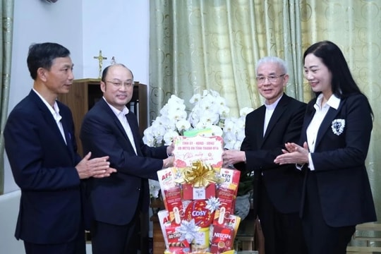 Lãnh đạo tỉnh Thanh Hóa thăm, chúc Tết các cơ sở tôn giáo