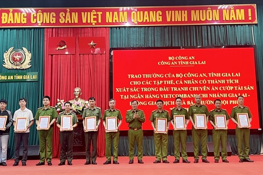 Bộ Công an khen thưởng các tập thể, cá nhân phá vụ cướp ngân hàng tại Gia Lai