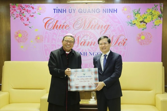 Tòa Giám mục Hải Phòng thăm, chúc Tết tỉnh Quảng Ninh