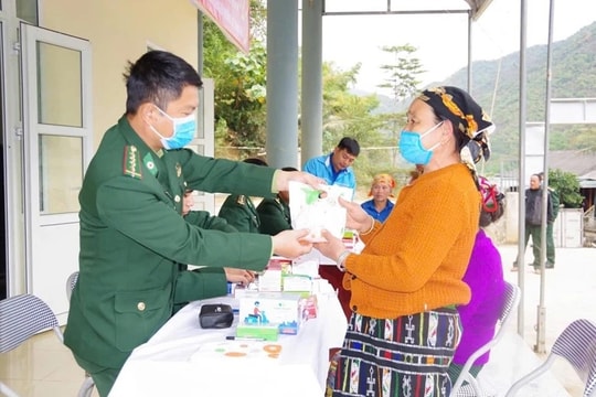 Chăm lo Tết cho đồng bào vùng biên xứ Thanh