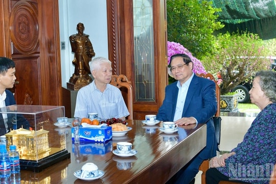 Thủ tướng Phạm Minh Chính thăm, chúc Tết nguyên lãnh đạo Đảng, Nhà nước; dâng hương các bậc Lãnh đạo tiền bối