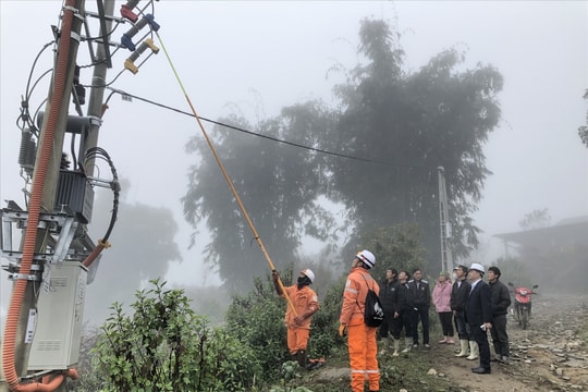 Hàng nghìn hộ dân vùng cao Lào Cai được sử dụng điện lưới trước Tết Nguyên đán