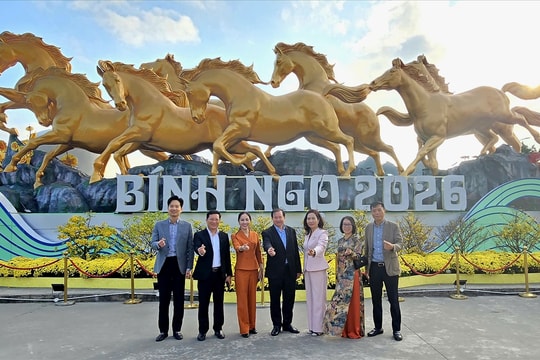 Quảng Ninh: Lần đầu ra mắt Đại lộ hoa và công nghệ ánh sáng bên Vịnh Hạ Long