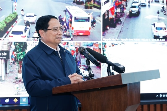 Thủ tướng kiểm tra, động viên các lực lượng công an ứng trực dịp Tết