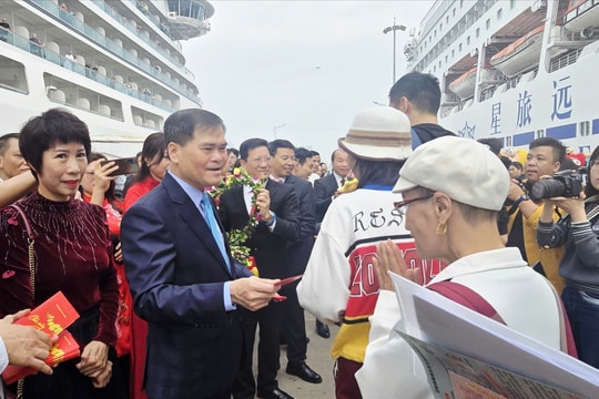Quảng Ninh đón gần 2.000 khách quốc tế “xông đất” đầu Xuân mới Bính Ngọ